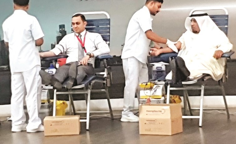 موظفو الساير القابضة يتبرعون بالدم﻿