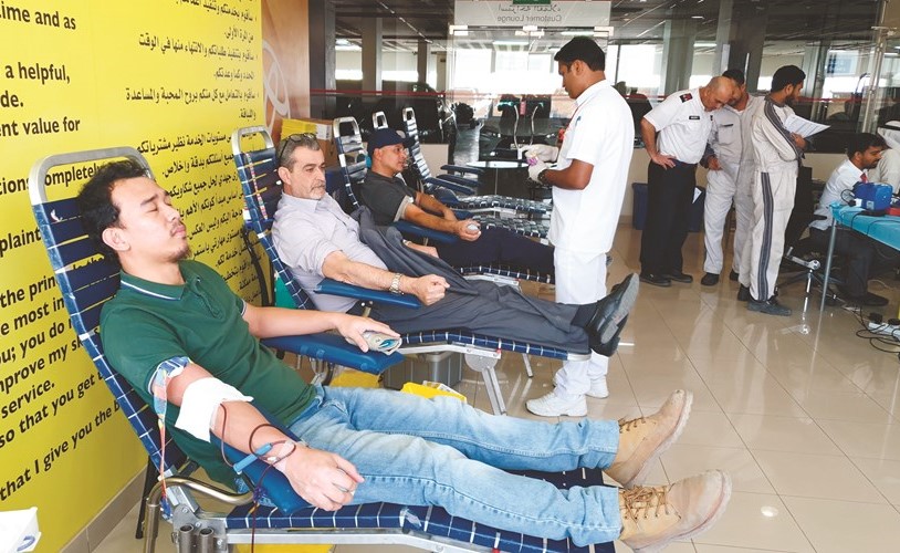 إقبال على التبرع بالدم﻿