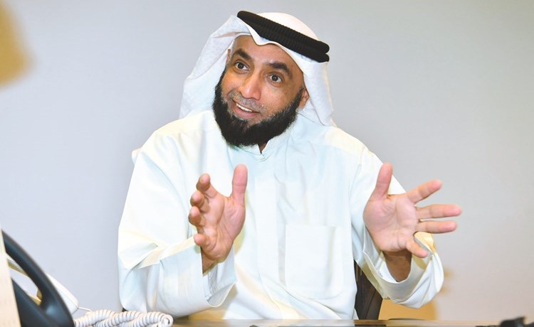 بالفيديو.. سالم الحمر لـ «الأنباء»: 36 ألف مستفيد من مشروع مصرف العشيات.. والعالمية هدفنا
