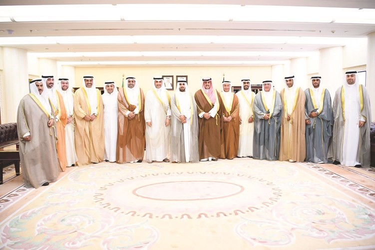 رئيس مجلس الأمة مرزوق الغانم متوسطا وزير الإعلام ووزير الدولة لشؤون الشباب محمد الجبري ورئيس اللجنة الأولمبية الكويتية الشيخ فهد ناصر صباح الأحمد واعضاء مجلس إدارة اللجنة ومدير عام هيئة الرياضة حمود فليطح﻿