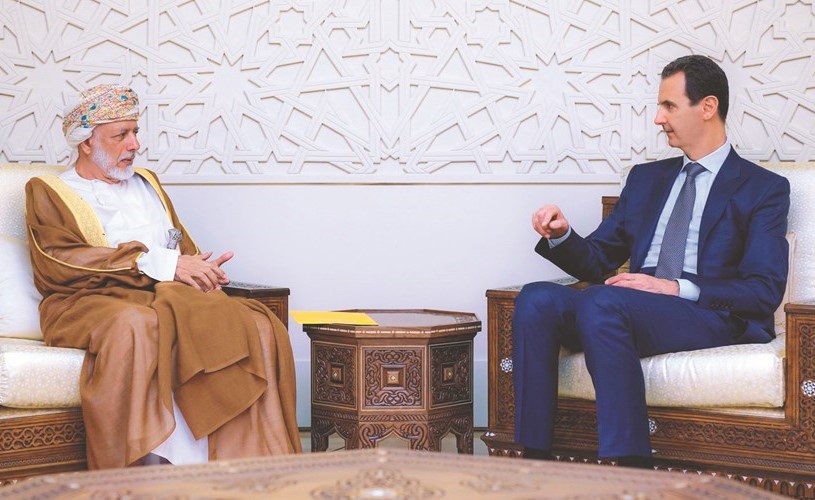 الرئيس السوري بشار الاسد مستقبلا يوسف بن علوي الوزير المسؤول عن الشؤون الخارجية في سلطنة عمان امس	(أ.ف.پ)﻿