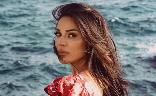بالفيديو.. نادين نجيم ترقص مع صديقتها بعد فيديو المليوني مشاهدة