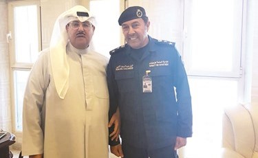 وكيل الاذاعة الشيخ فهد المبارك مع العميد خليل الأمير﻿