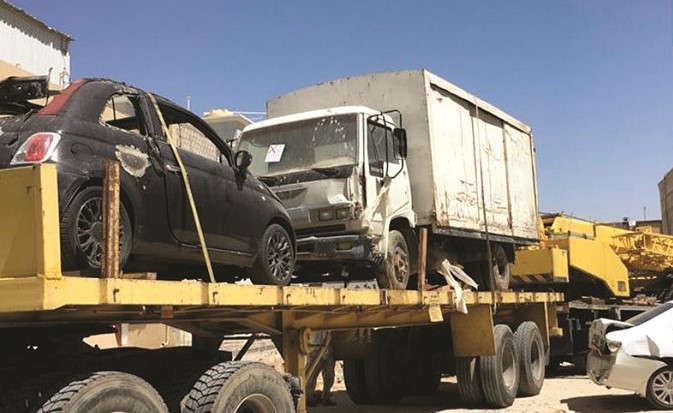 جانب من رفع السيارات المهملة في مبارك الكبير ﻿