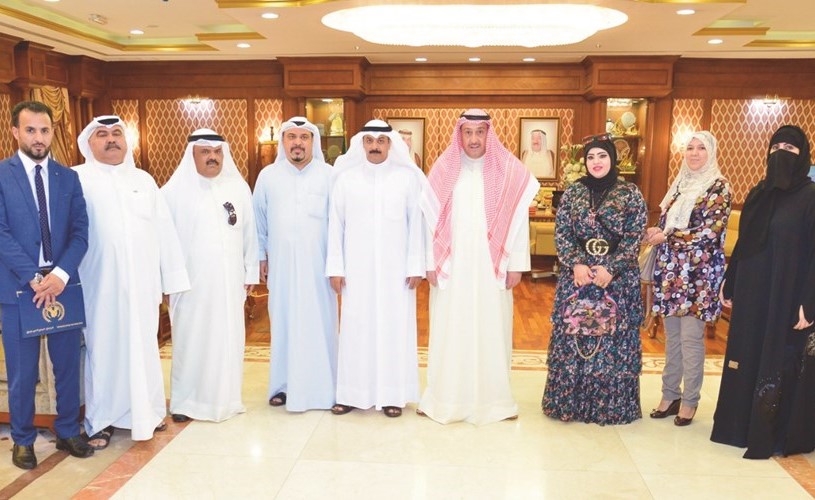 الشيخ فيصل الحمود مستقبلا وفد الاتحاد العربي للتضامن الاجتماعي﻿