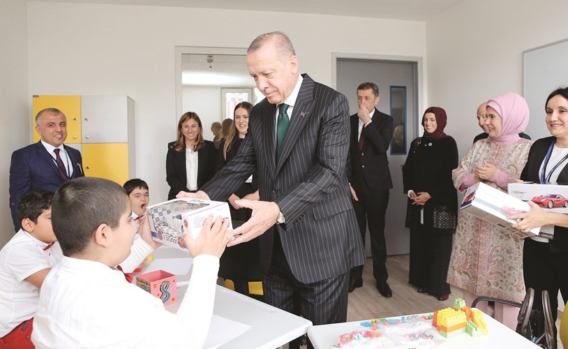 الرئيس التركي رجب طيب أردوغان في حفل الافتتاح الرسمي لمدرسة جلسرين أوزدمير لذوي الاحتياجات الخاصة ﻿