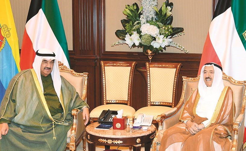 صاحب السمو الأمير الشيخ صباح الأحمد مستقبلا سمو الشيخ ناصر المحمد﻿
