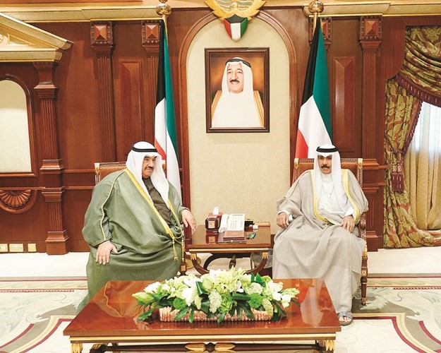 سمو ولي العهد الشيخ نواف الأحمد مستقبلا سمو الشيخ ناصر المحمد﻿