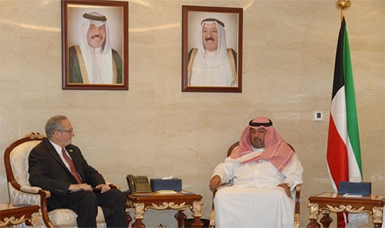 الشيخ ثامر العلي مستقبلا السفير الأميركي لورانس سيلفرمان 