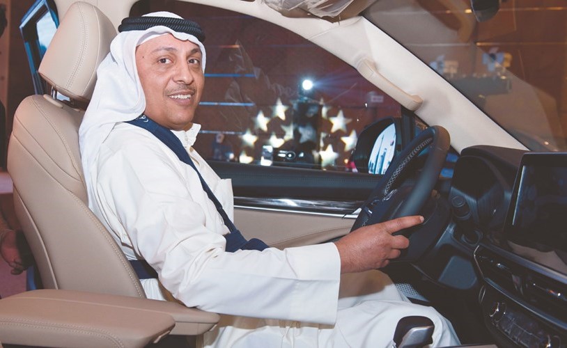 خالد الخالد من داخل مقصورة إحدى مركبات ماكسيس الجديدة﻿