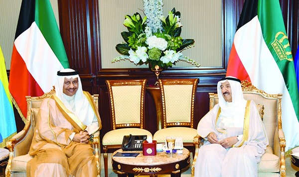 صاحب السمو الأمير الشيخ صباح الأحمد مستقبلا سمو الشيخ جابر المبارك