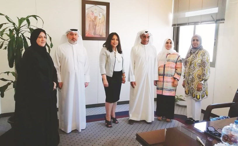 م.نادية الشريدة وعدنان سيد وعبدالعزيز المشاري عقب توقيع مذكرة التفاهم﻿