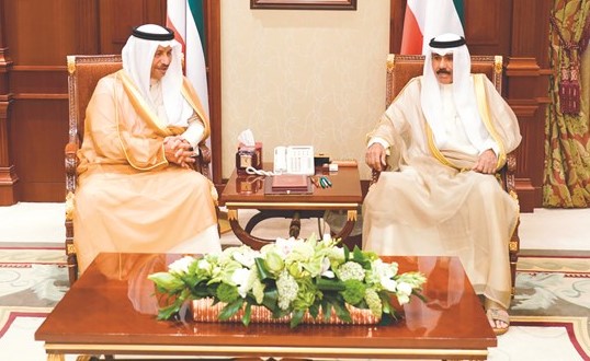 سمو ولي العهد الشيخ نواف الأحمد مستقبلا سمو الشيخ جابر المبارك﻿