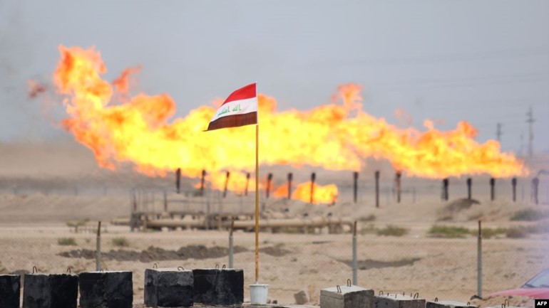 العراق يخمد حريقاً في مصفاة الشعيبة بالبصرة