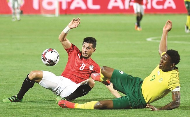 لاعبو «الفراعنة» يثيرون غضب المصريين باعتذار «إعلاني» قبل انطلاق البطولة!