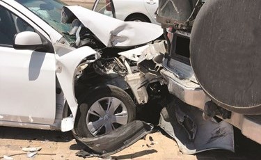 حادث تصادم منطقة الجهراء تسبب في تهشم مقدمة المركبة اليابانية﻿