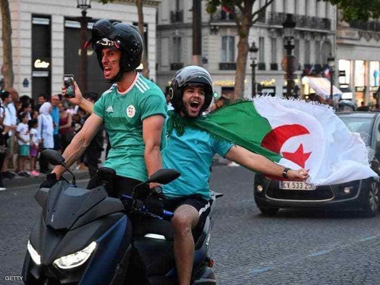 بعد الفوز على كوت ديفوار والتأهل إلى نصف نهائي أمم أفريقيا.. مشجع جزائري يدهس عائلة فرنسية