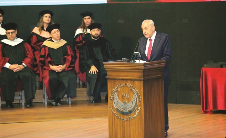 رئيس مجلس النواب نبيه بري خلال رعايته حفلا لتخرج الأول لطلاب جامعة فينيسيا	(محمود الطويل)﻿