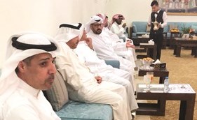 جانب من الحضور في ديوان العنزي﻿