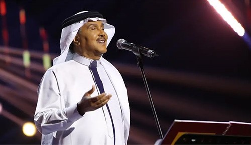 بالفيديو.. فنان العرب ينتزع الآهات على مسرح طلال مداح!