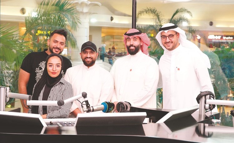 فريق عمل Ooredoo مع طاقم مارينا FM﻿