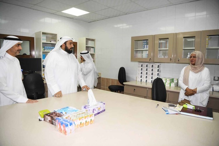 الشيخ د.باسل الصباح متفقدا صيدلية المركز	﻿