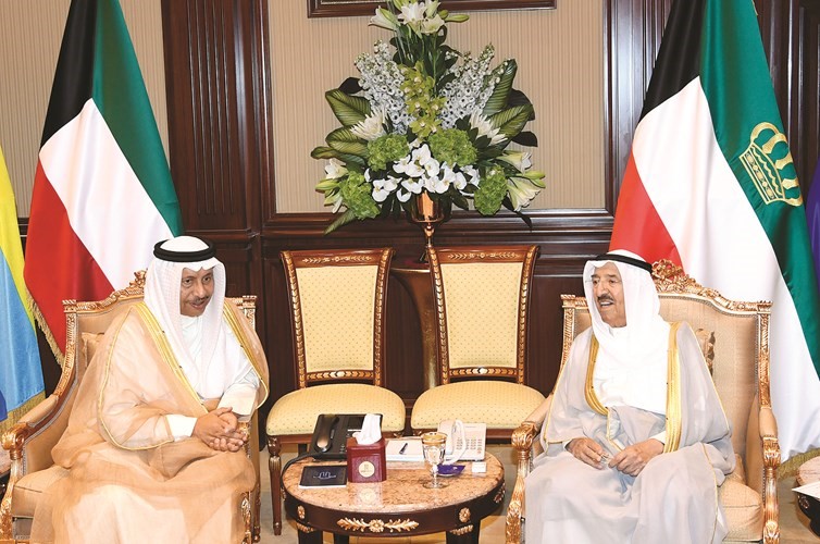صاحب السمو الأمير الشيخ صباح الأحمد مستقبلا سمو الشيخ جابر المبارك ﻿