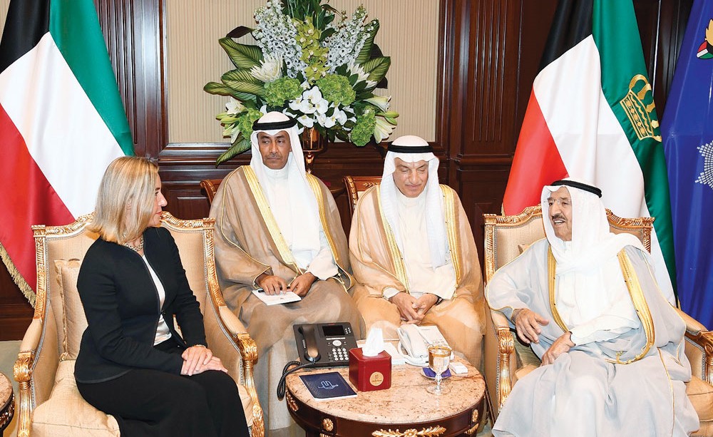 صاحب السمو الأمير الشيخ صباح الأحمد مستقبلا فيديريكا موغيريني	