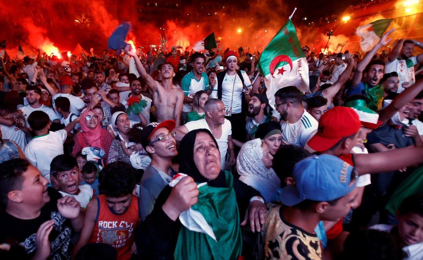 الاحتفالات تعم الجزائر بعد تأهل المنتخب إلى المباراة النهائية في كأس إفريقيا 2019