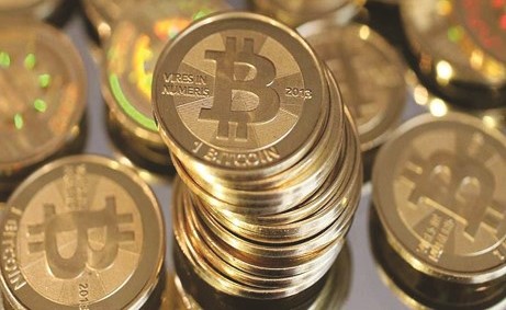 «بيتكوين» تهبط 10% مع تزايد التدقيق بالعملات المشفرة