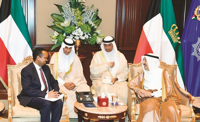 صاحب السمو الأمير الشيخ صباح الأحمد خلال استقباله وزير المالية الأثيوبي أحمد شايدي﻿