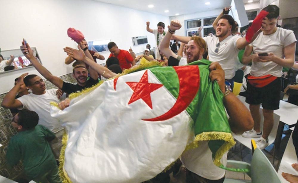الجزائر تنقل 5 آلاف مشجع للقاهرة