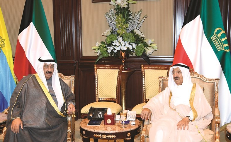 صاحب السمو الأمير الشيخ صباح الأحمد مستقبلا سمو الشيخ ناصر المحمد ﻿