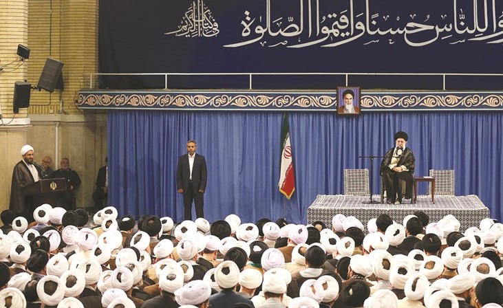 المرشد الأعلى علي خامنئي متحدثا أمام أئمة الجمعة في طهران أمس	(أ.ف.پ)﻿