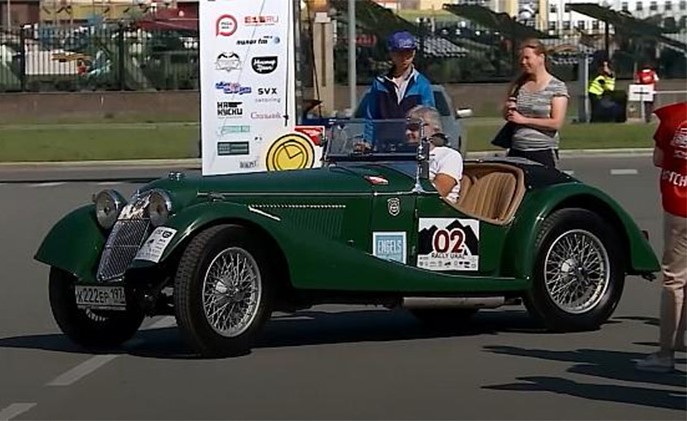 بالفيديو.. سباق خاص بالسيارات القديمة جدا والأصلية في روسيا