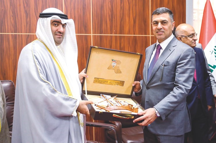  ومكرما محافظ البصرة أسعد العيداني﻿