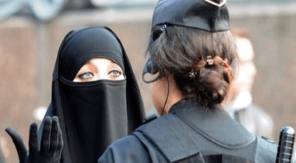 هولندا تطبّق حظر ارتداء النقاب الشهر المقبل