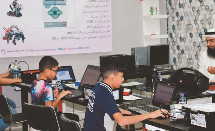«التربية»: الروبوت مركز يعمل على نشر ثقافة البرمجة والإلكترونيات