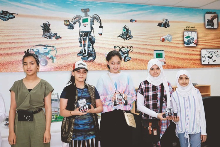 «التربية»: الروبوت مركز يعمل على نشر ثقافة البرمجة والإلكترونيات