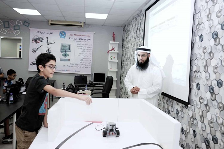 «التربية»: الروبوت مركز يعمل على نشر ثقافة البرمجة والإلكترونيات
