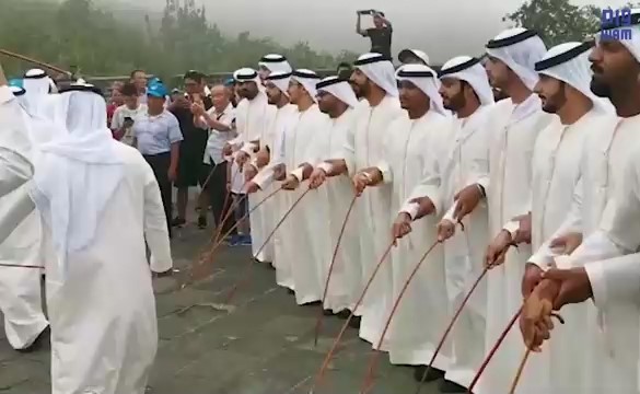 بالفيديو.. الفلكلور الإماراتي على سور الصين العظيم