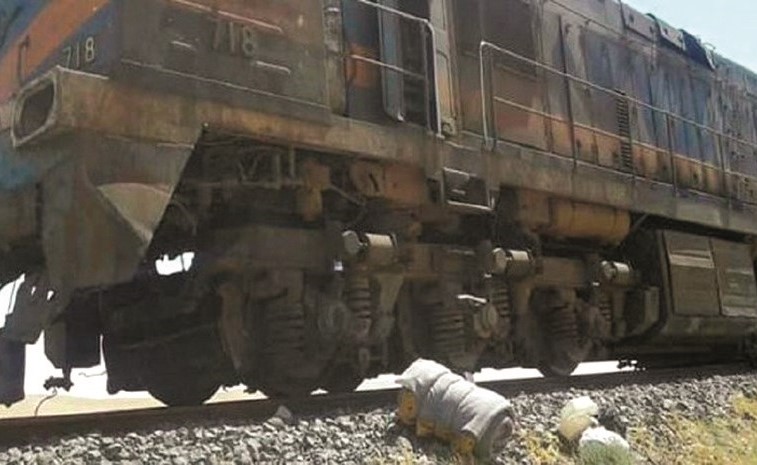 صورة وزعتها سانا للقطار المستهدف﻿