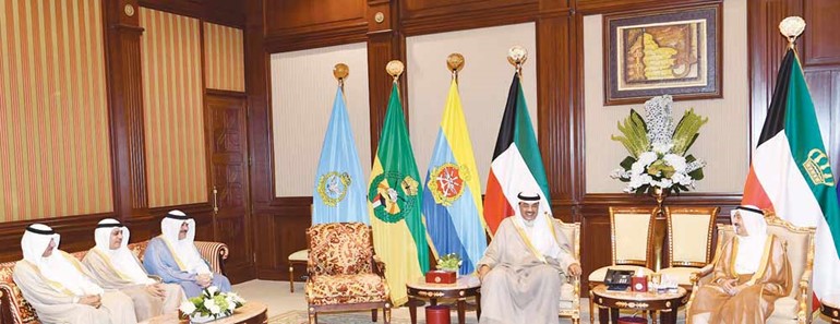 صاحب السمو الأمير الشيخ صباح الأحمد خلال استقباله الشيخ صباح الخالد والديبلوماسيين الجدد
