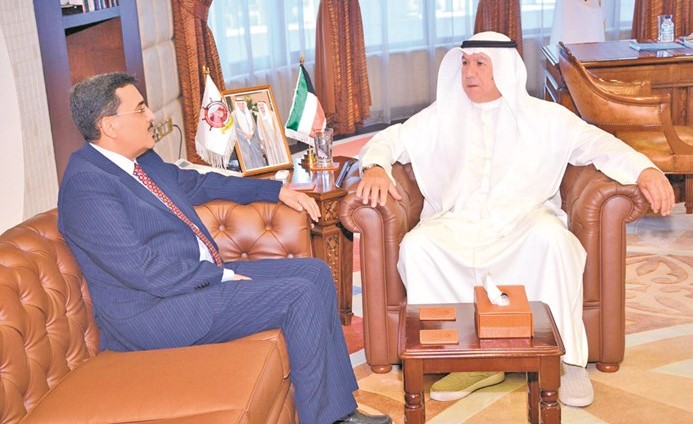 اللواء محمود بوشهري خلال استقباله سفير اليمن علي منصور بن سفاح﻿