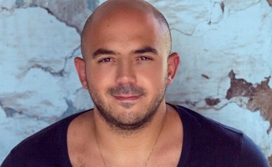 شاهد.. محمود العسيلي من جديد يثير الاستياء.. فيديو يضج التواصل