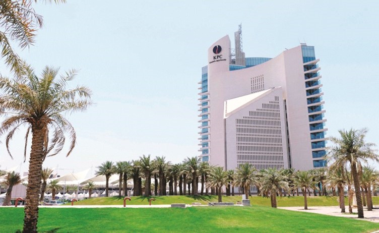 «البترول» تعزز الاحتياطي العام للدولة بـ 7 مليارات دينار
