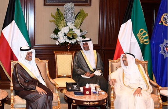 صاحب السمو الأمير الشيخ صباح الأحمد خلال استقباله صاحب السمو الملكي الأمير عبد العزيز بن سلمان 
