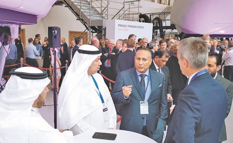 جانب من مشاركة الكويتية في الافتتاح ويبدو الكابتن عبدالحليم زيدان﻿
