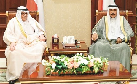 سمو ولي العهد الشيخ نواف الأحمد خلال استقباله الشيخ خالد الجراح﻿