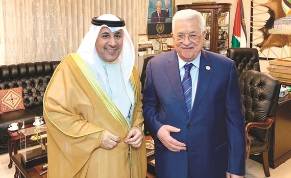 الرئيس الفلسطينيخلال استقباله السفير عزيز الديحاني﻿